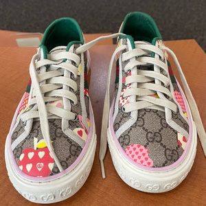 Real authentic GUCCI women size 7 used been worn before